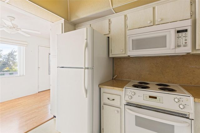 11251 80TH AVENUE 202, Seminole, FL 33772