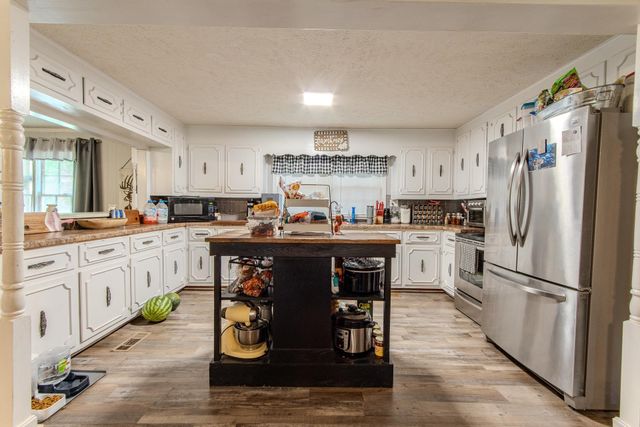 320 RABBIT RANCH RD, Henderson, TN 38340