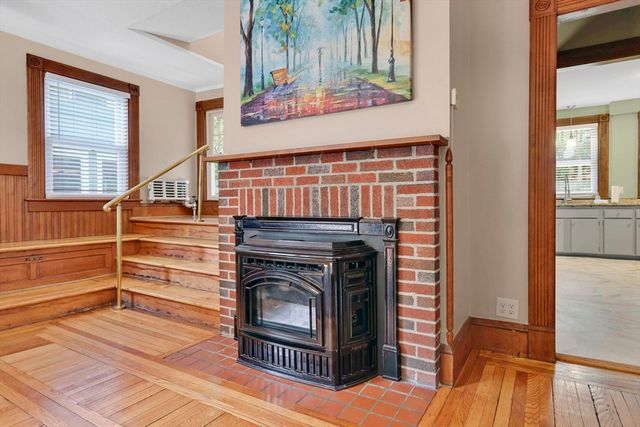 36 Spruceland Ave, Springfield, MA 01108