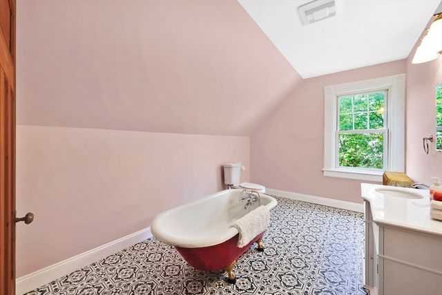 36 Spruceland Ave, Springfield, MA 01108