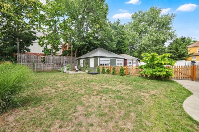 36 Spruceland Ave, Springfield, MA 01108