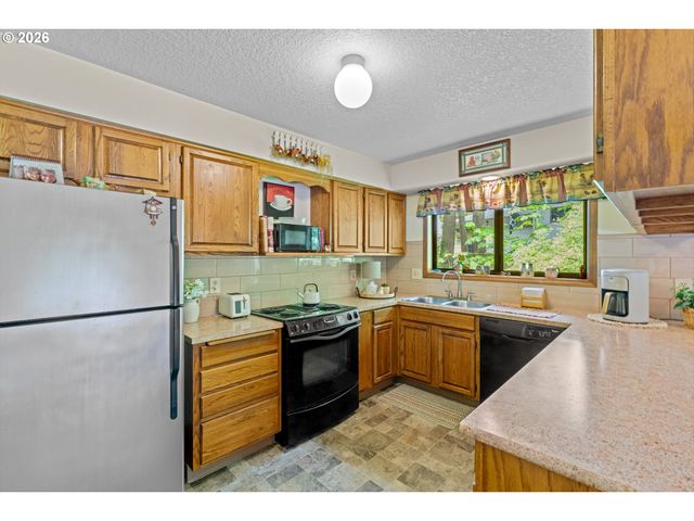 75375 FERN HILL Loop, Rainier, OR 97048