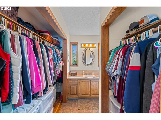 75375 FERN HILL Loop, Rainier, OR 97048