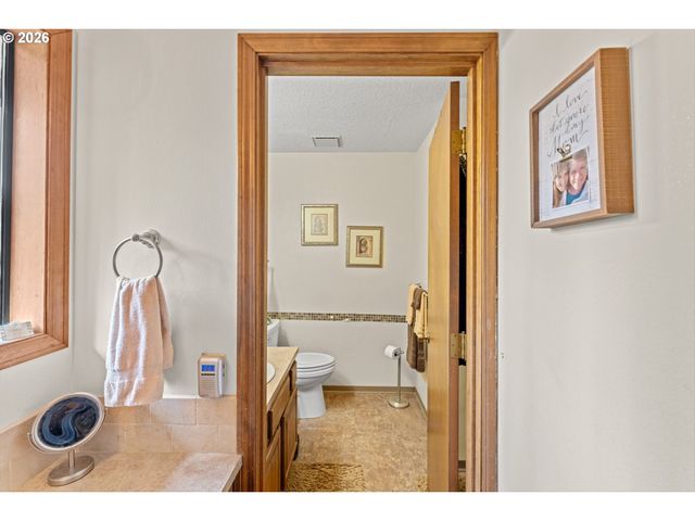75375 FERN HILL Loop, Rainier, OR 97048