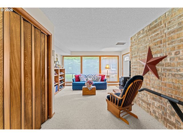 75375 FERN HILL Loop, Rainier, OR 97048