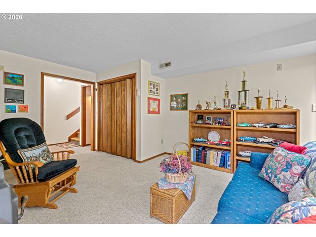 75375 FERN HILL Loop, Rainier, OR 97048