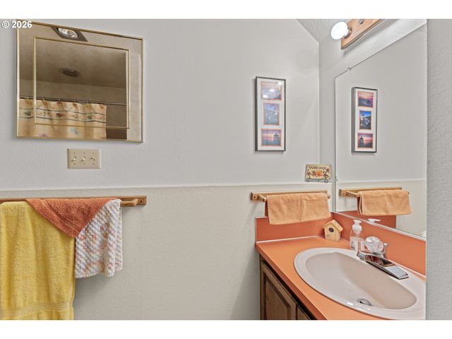 75375 FERN HILL Loop, Rainier, OR 97048