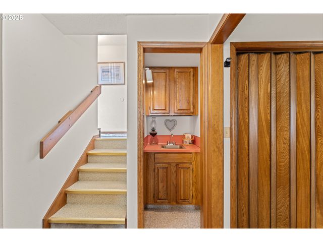 75375 FERN HILL Loop, Rainier, OR 97048