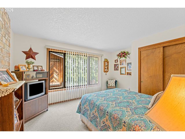 75375 FERN HILL Loop, Rainier, OR 97048