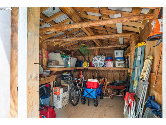 75375 FERN HILL Loop, Rainier, OR 97048