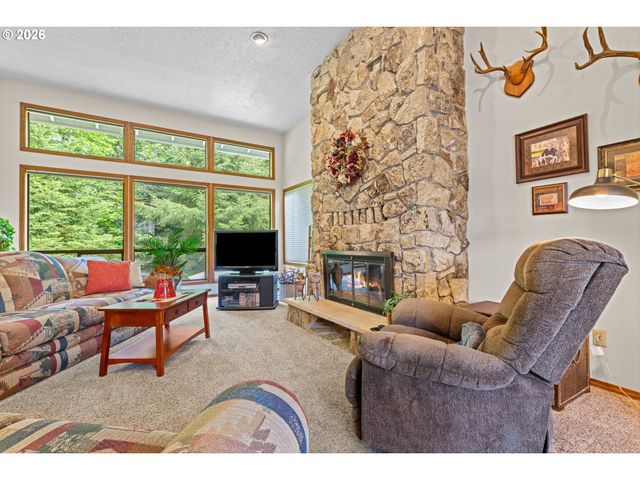75375 FERN HILL Loop, Rainier, OR 97048