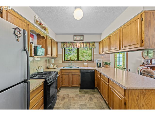 75375 FERN HILL Loop, Rainier, OR 97048