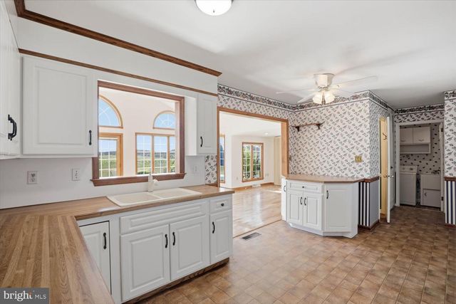 387 YORKTOWN RD, Hershey, PA 17033