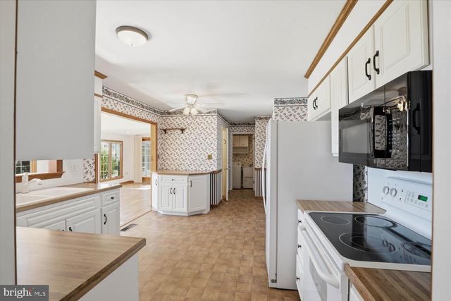 387 YORKTOWN RD, Hershey, PA 17033