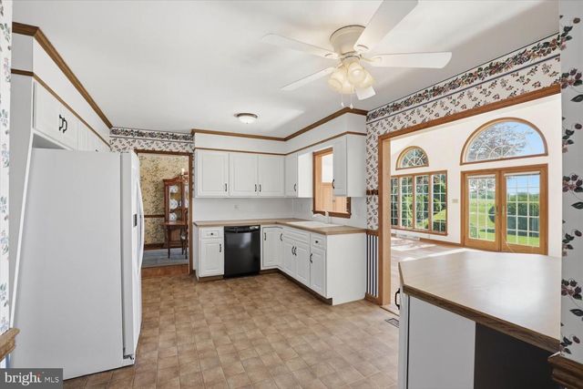 387 YORKTOWN RD, Hershey, PA 17033