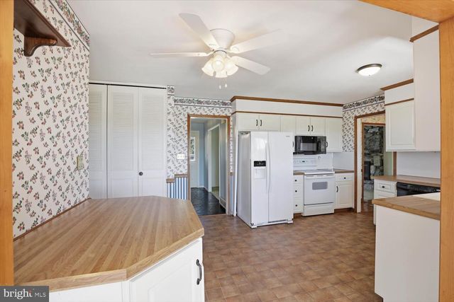 387 YORKTOWN RD, Hershey, PA 17033