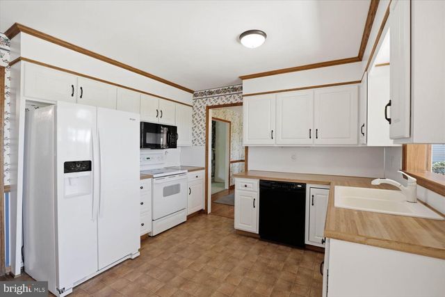 387 YORKTOWN RD, Hershey, PA 17033