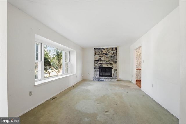 387 YORKTOWN RD, Hershey, PA 17033