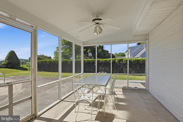 387 YORKTOWN RD, Hershey, PA 17033