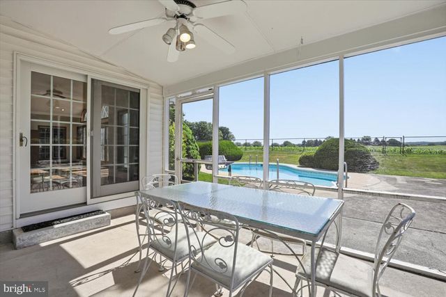 387 YORKTOWN RD, Hershey, PA 17033