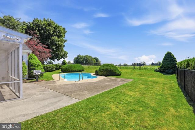 387 YORKTOWN RD, Hershey, PA 17033