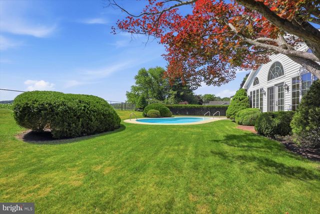 387 YORKTOWN RD, Hershey, PA 17033
