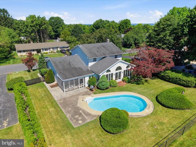 387 YORKTOWN RD, Hershey, PA 17033