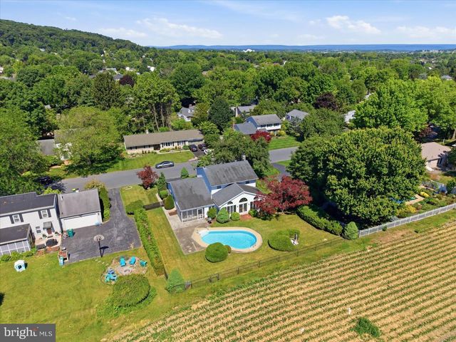 387 YORKTOWN RD, Hershey, PA 17033