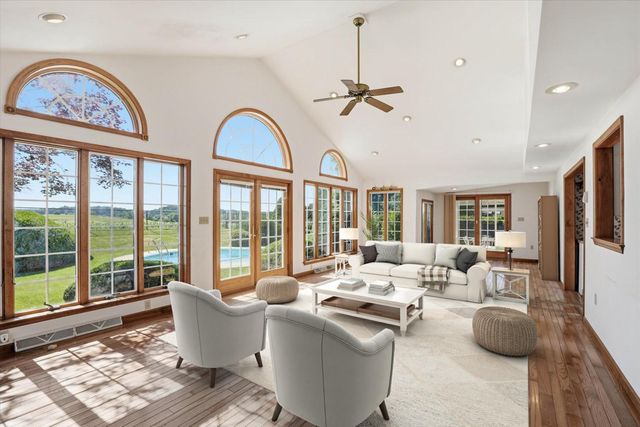 387 YORKTOWN RD, Hershey, PA 17033