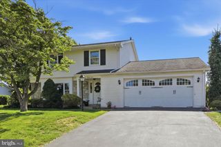 387 YORKTOWN RD, Hershey, PA 17033