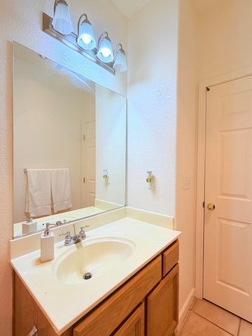 2054 Ajay DR, Roseville, CA 95678