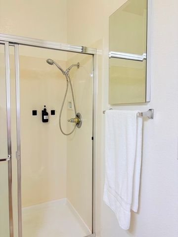 2054 Ajay DR, Roseville, CA 95678