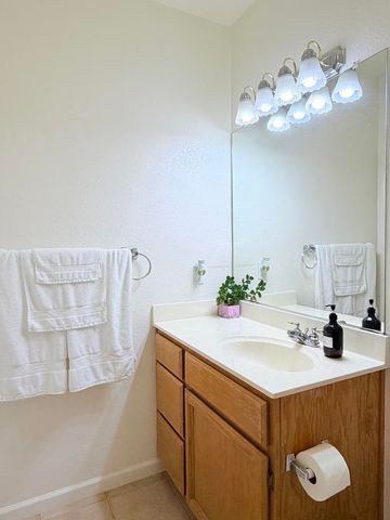 2054 Ajay DR, Roseville, CA 95678