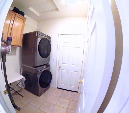 2054 Ajay DR, Roseville, CA 95678