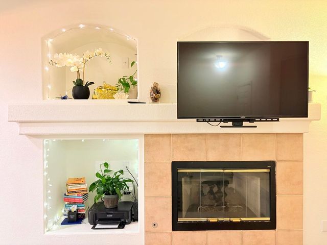 2054 Ajay DR, Roseville, CA 95678