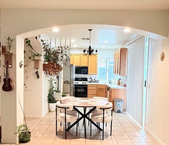 2054 Ajay DR, Roseville, CA 95678