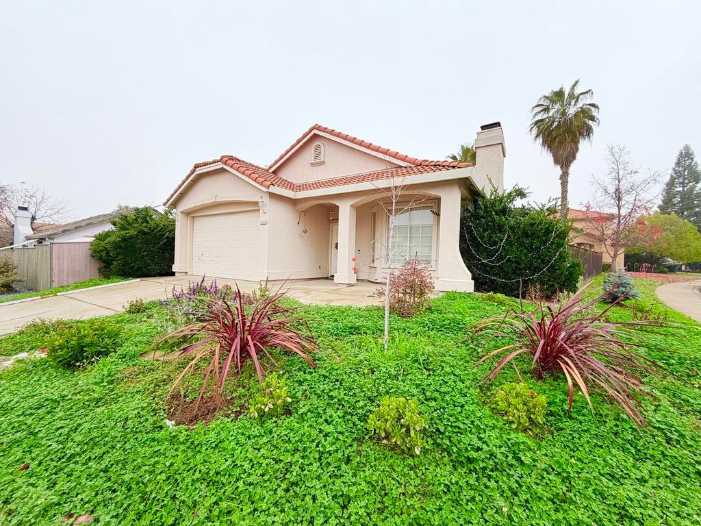 2054 Ajay DR, Roseville, CA 95678