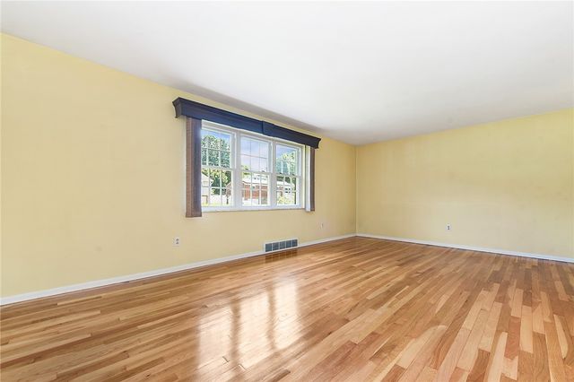 524 Rainier Dr, Plum Boro, PA 15239