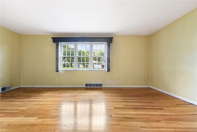 524 Rainier Dr, Plum Boro, PA 15239