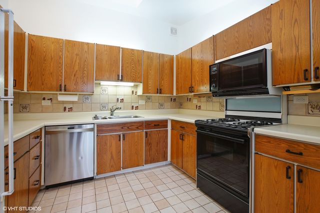 3700 N Lake Shore Drive 708, Chicago, IL 60613