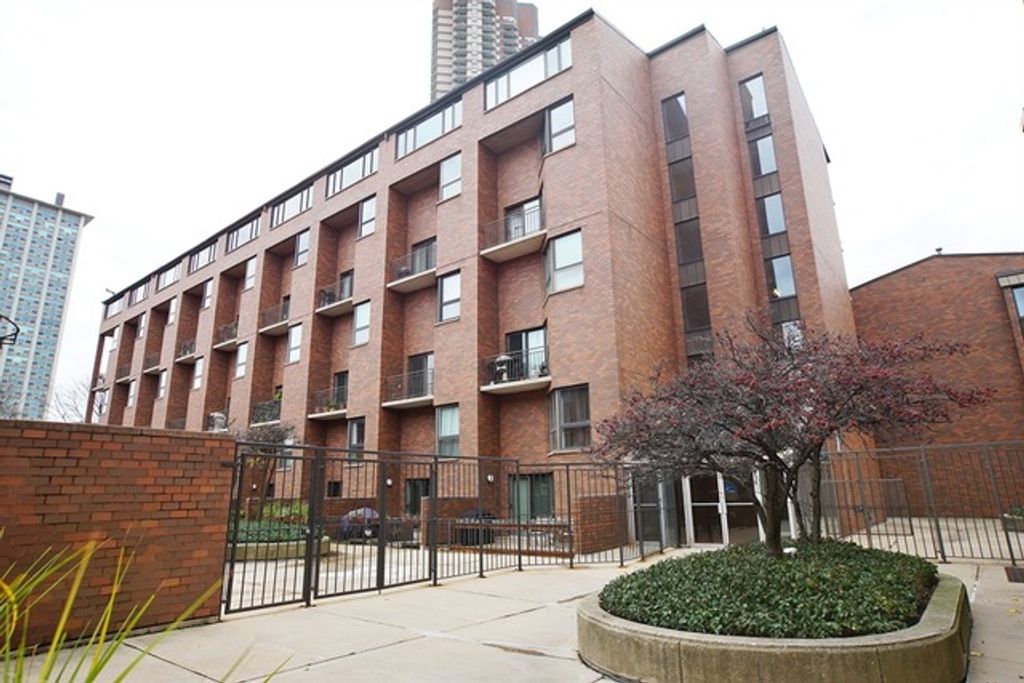 3700 N Lake Shore Drive 708, Chicago, IL 60613