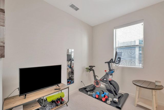 198 Log Pond Ln, Sacramento, CA 95818