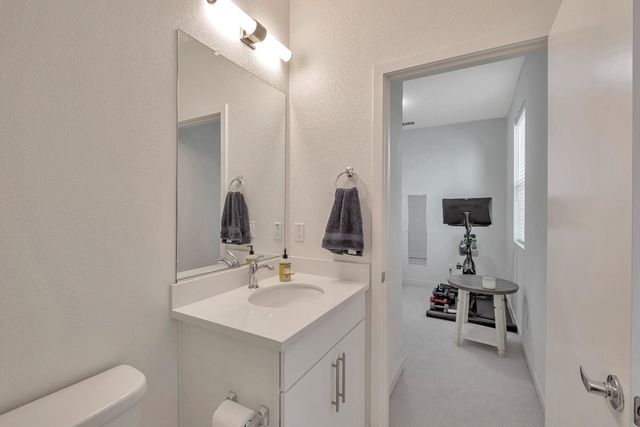 198 Log Pond Ln, Sacramento, CA 95818