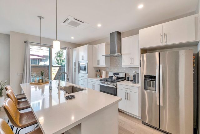 198 Log Pond Ln, Sacramento, CA 95818