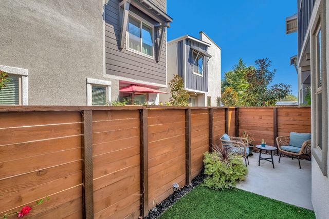 198 Log Pond Ln, Sacramento, CA 95818