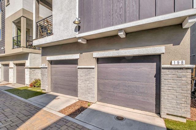 198 Log Pond Ln, Sacramento, CA 95818