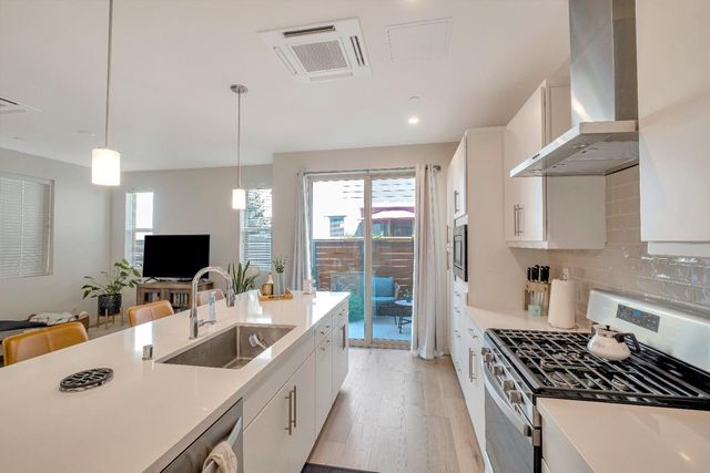 198 Log Pond Ln, Sacramento, CA 95818