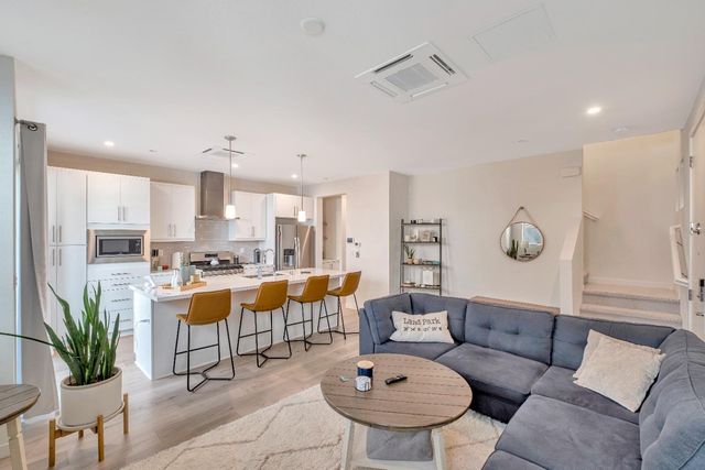 198 Log Pond Ln, Sacramento, CA 95818