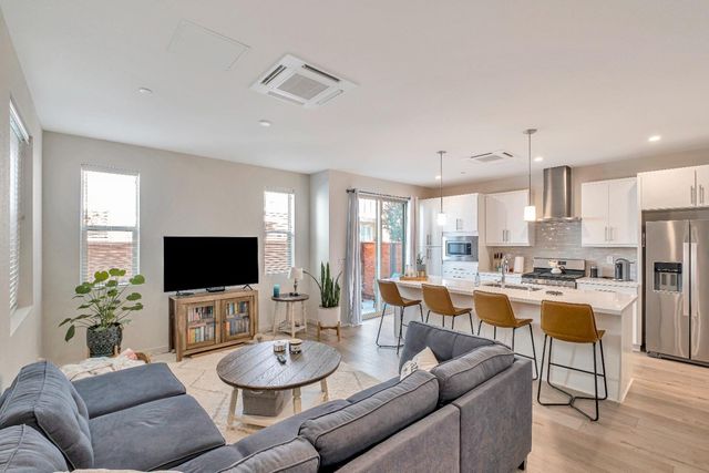 198 Log Pond Ln, Sacramento, CA 95818