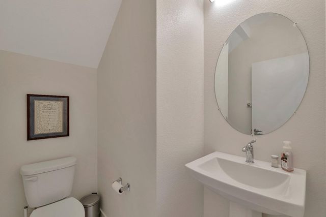 198 Log Pond Ln, Sacramento, CA 95818